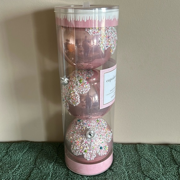 Cupcakes and Cashmere Jumbo Ornaments Pink Sprinkles Set of 3 NEW - Picture 1 of 6